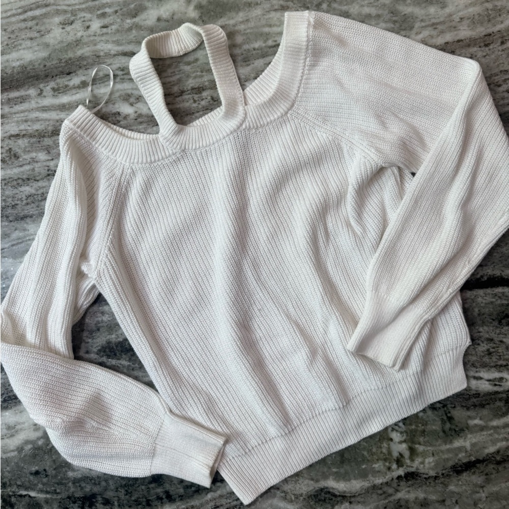 525 America Cold Shoulder White Sweater 100% Cotton
Women’s Size Medium